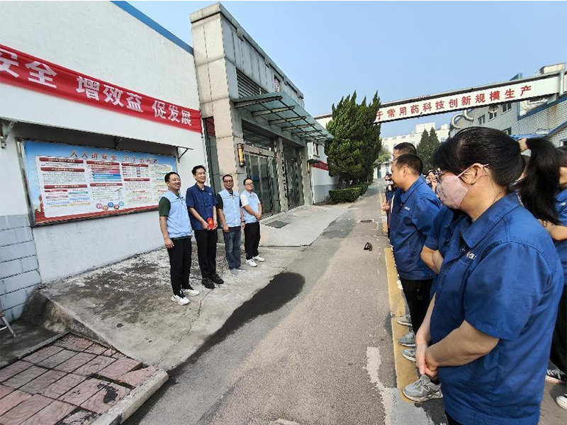 生産一(yī / yì /yí)線員工用行動诠釋敬業盡責精神